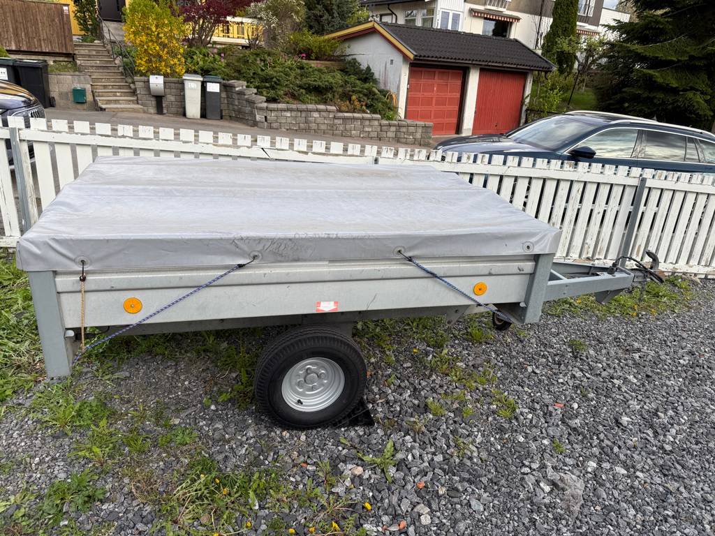 Tysse tilhenger til leie med beskyttelsesduk – bilde 1 av 4